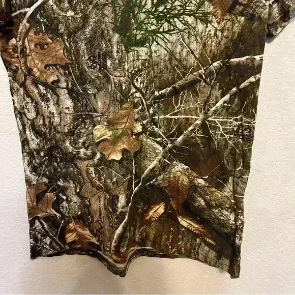 Magellan Outdoors Realtree camo v neck short sleeve t-shirt in size youth large - Picture 4 of 10